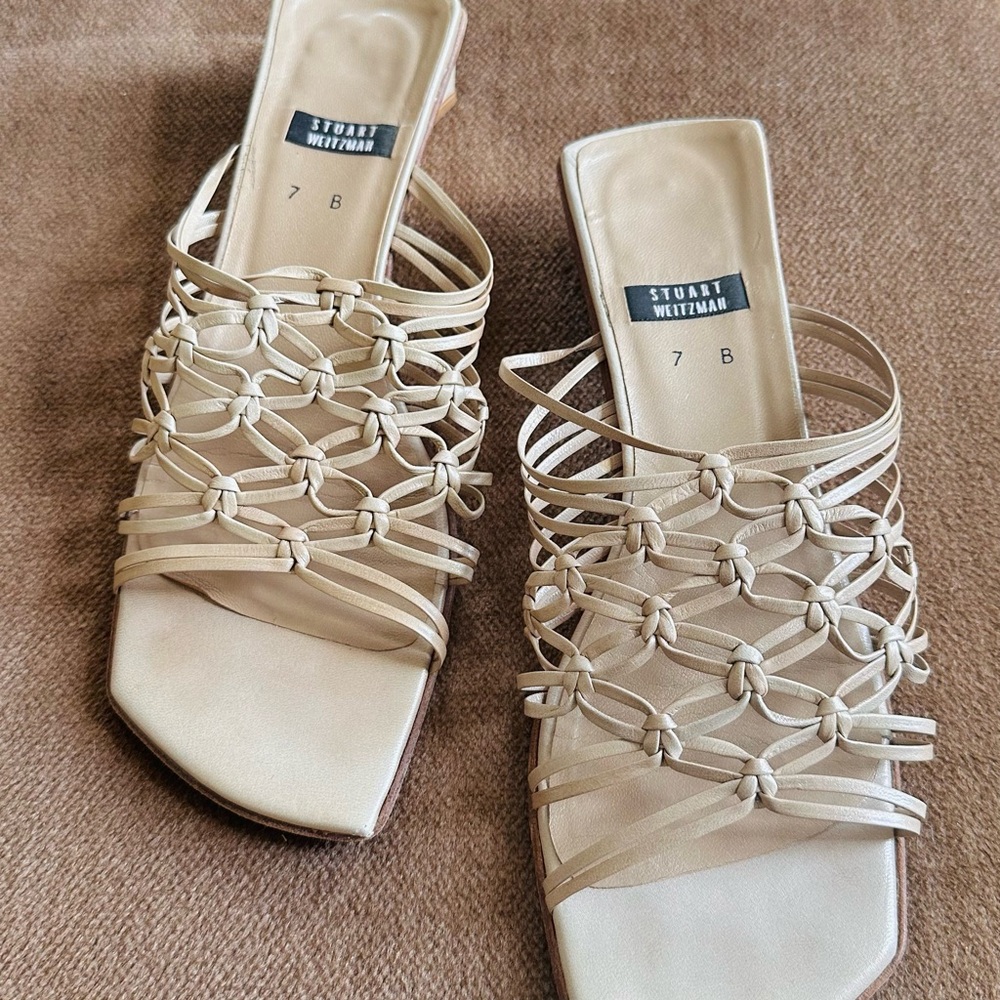 Vintage Stuart Weitzman Gold/Tan 1.5” Heel Sandal with Intricate Woven Design